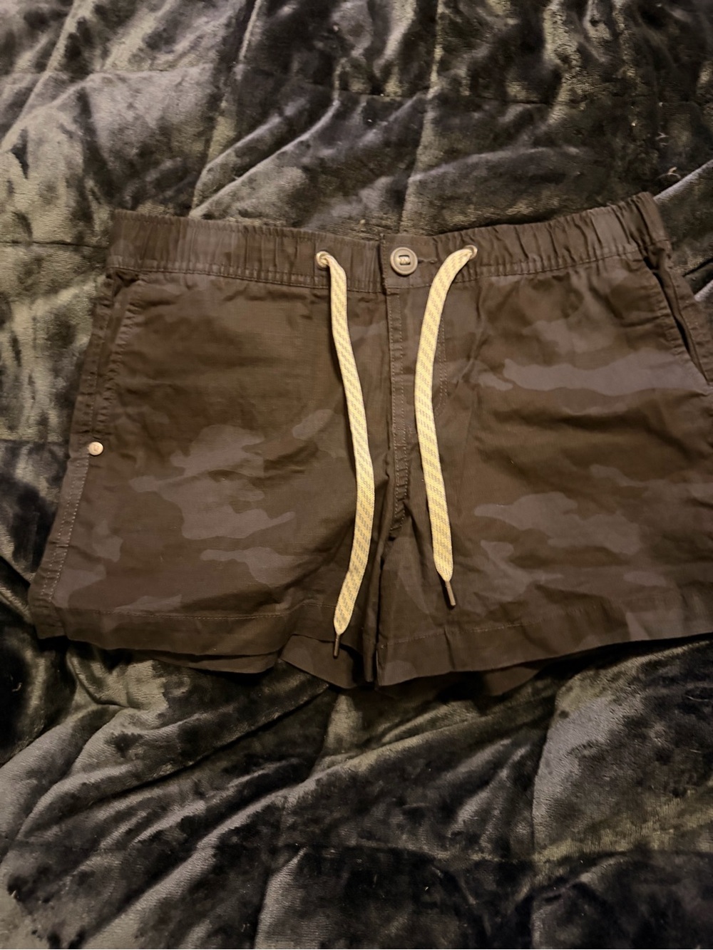 Vuori Women’s Ripstop Shorts - Camo - Size Small
